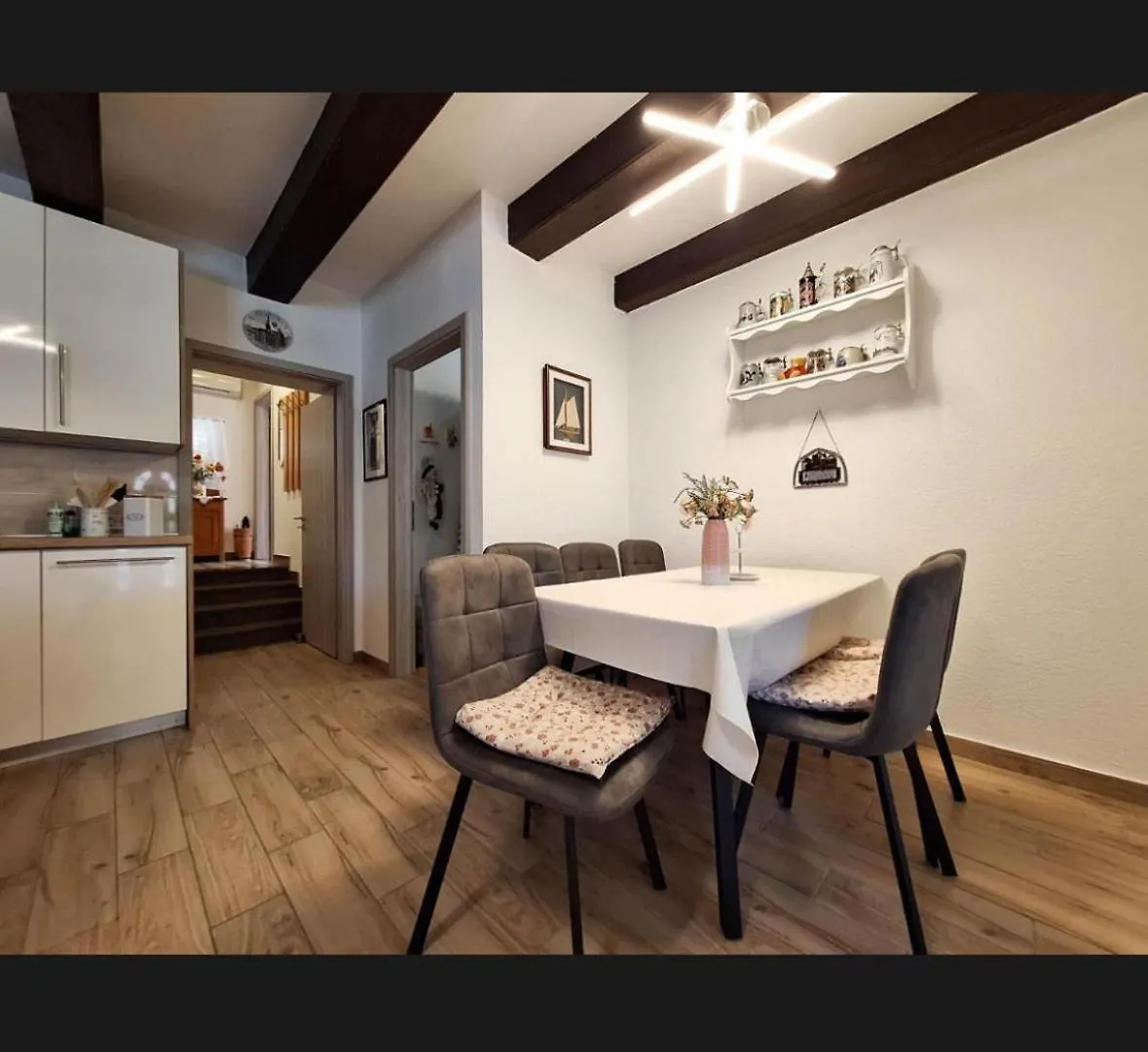 Apartment Emma Povile 0*,